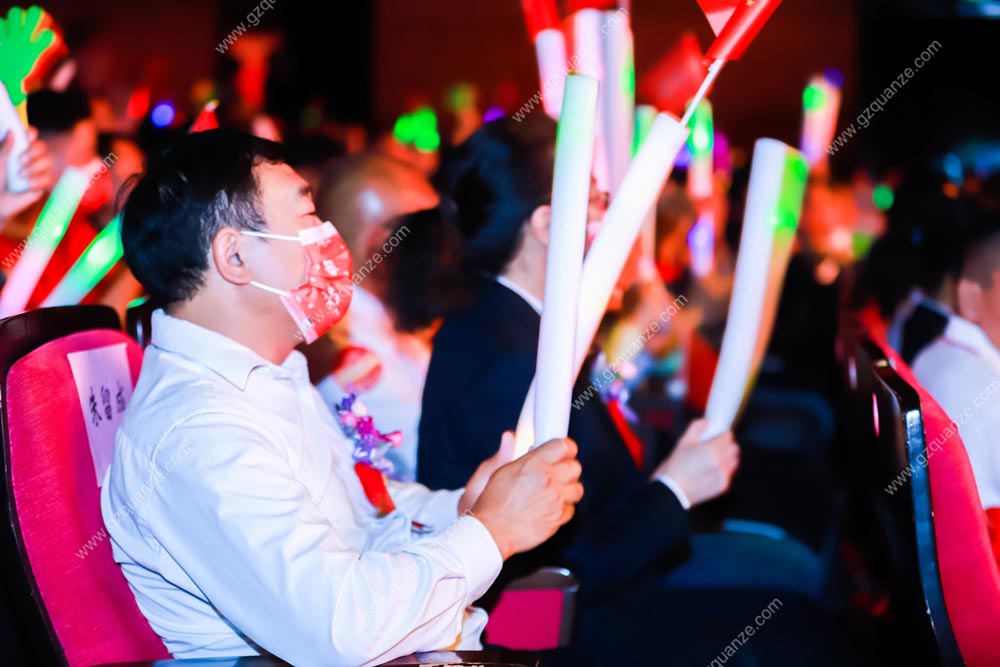 參會(huì)人員